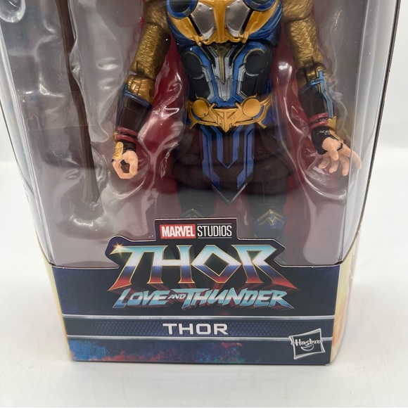 Marvel Legends Thor Love and Thunder - Thor w/ Stormbreaker Axe 6" Action Figure - Picture 2 of 12